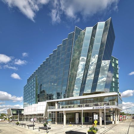Doubletree By Hilton Edmonton Downtown Hotel Bagian luar foto