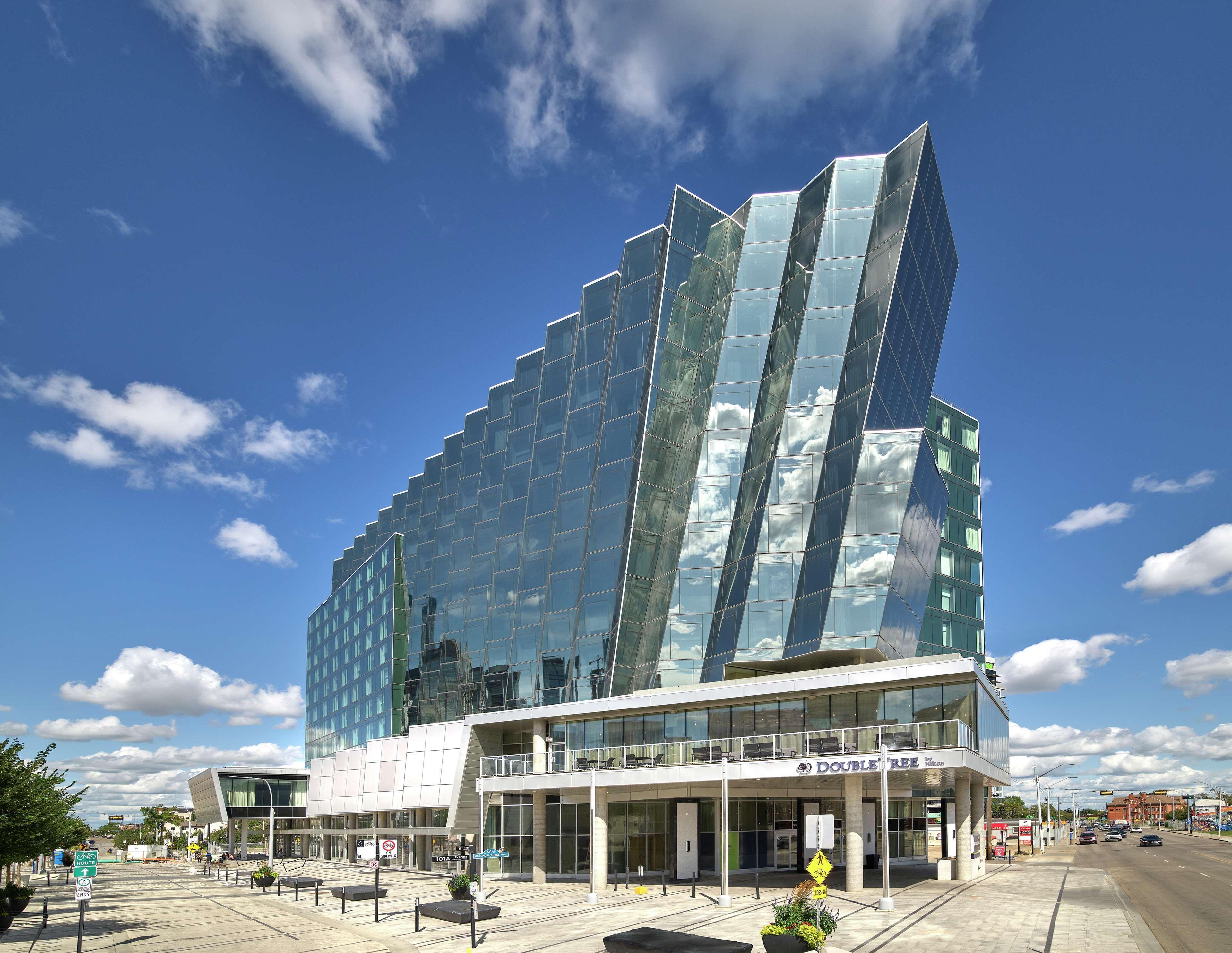 Doubletree By Hilton Edmonton Downtown Hotel Bagian luar foto