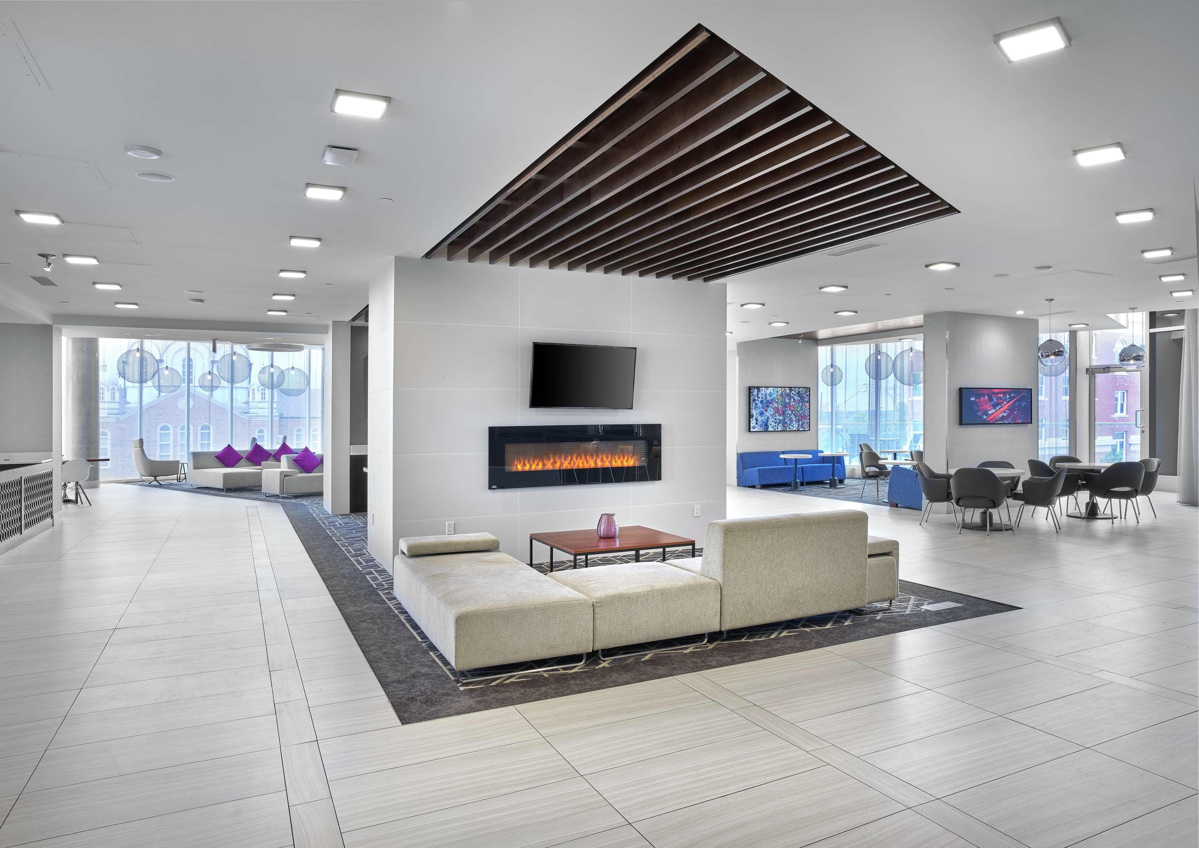 Doubletree By Hilton Edmonton Downtown Hotel Bagian luar foto