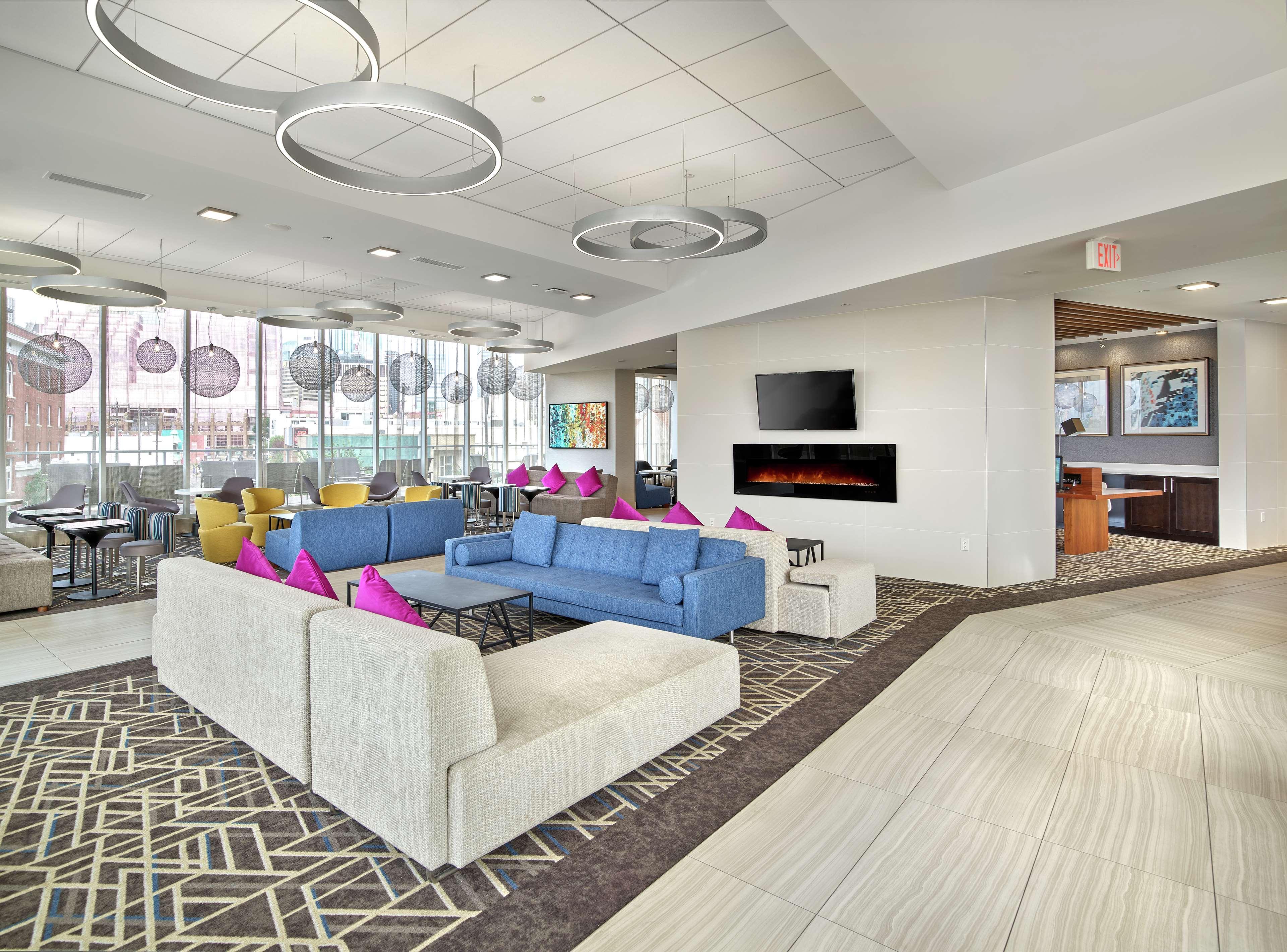 Doubletree By Hilton Edmonton Downtown Hotel Bagian luar foto