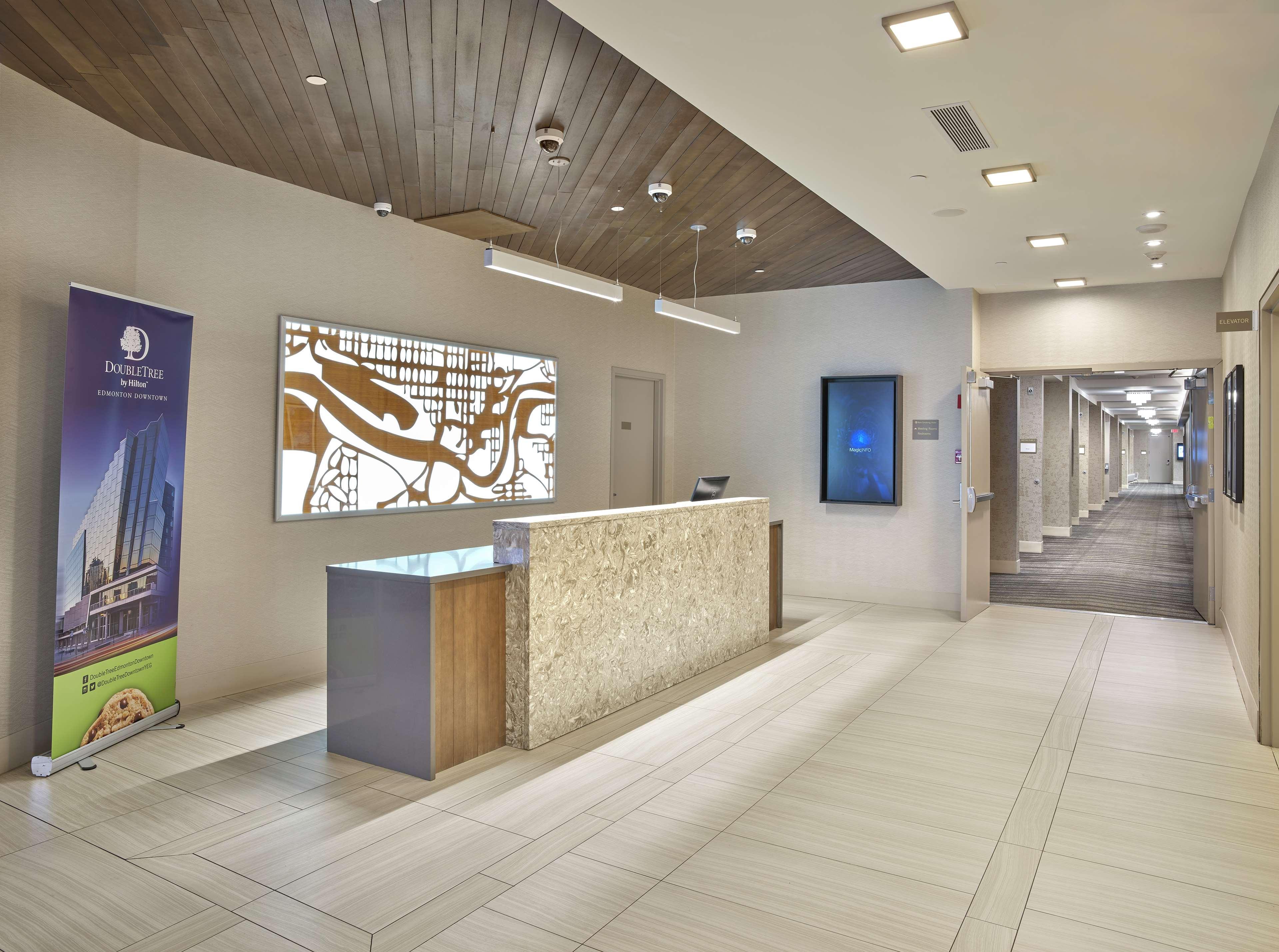 Doubletree By Hilton Edmonton Downtown Hotel Bagian luar foto