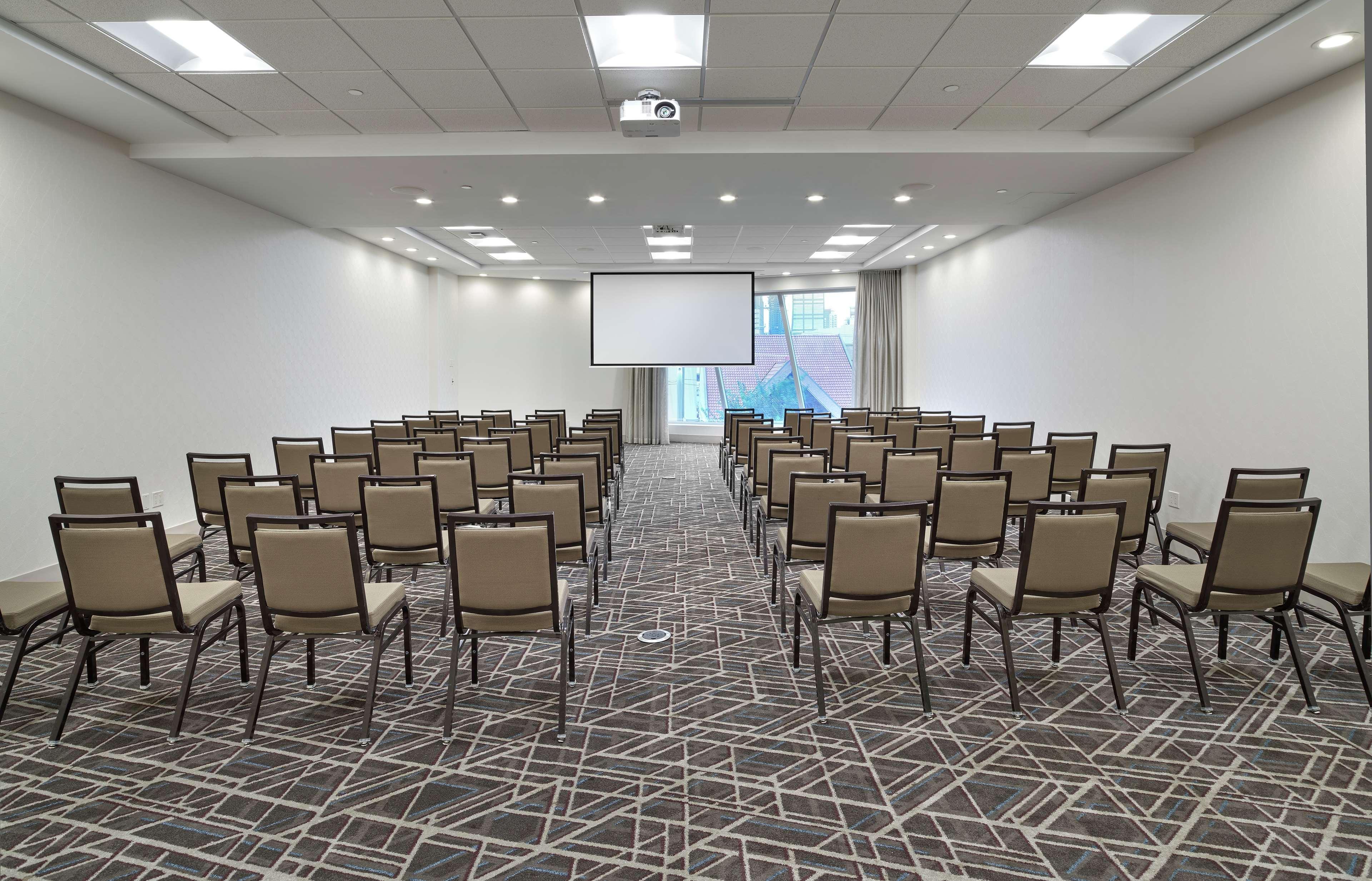 Doubletree By Hilton Edmonton Downtown Hotel Bagian luar foto