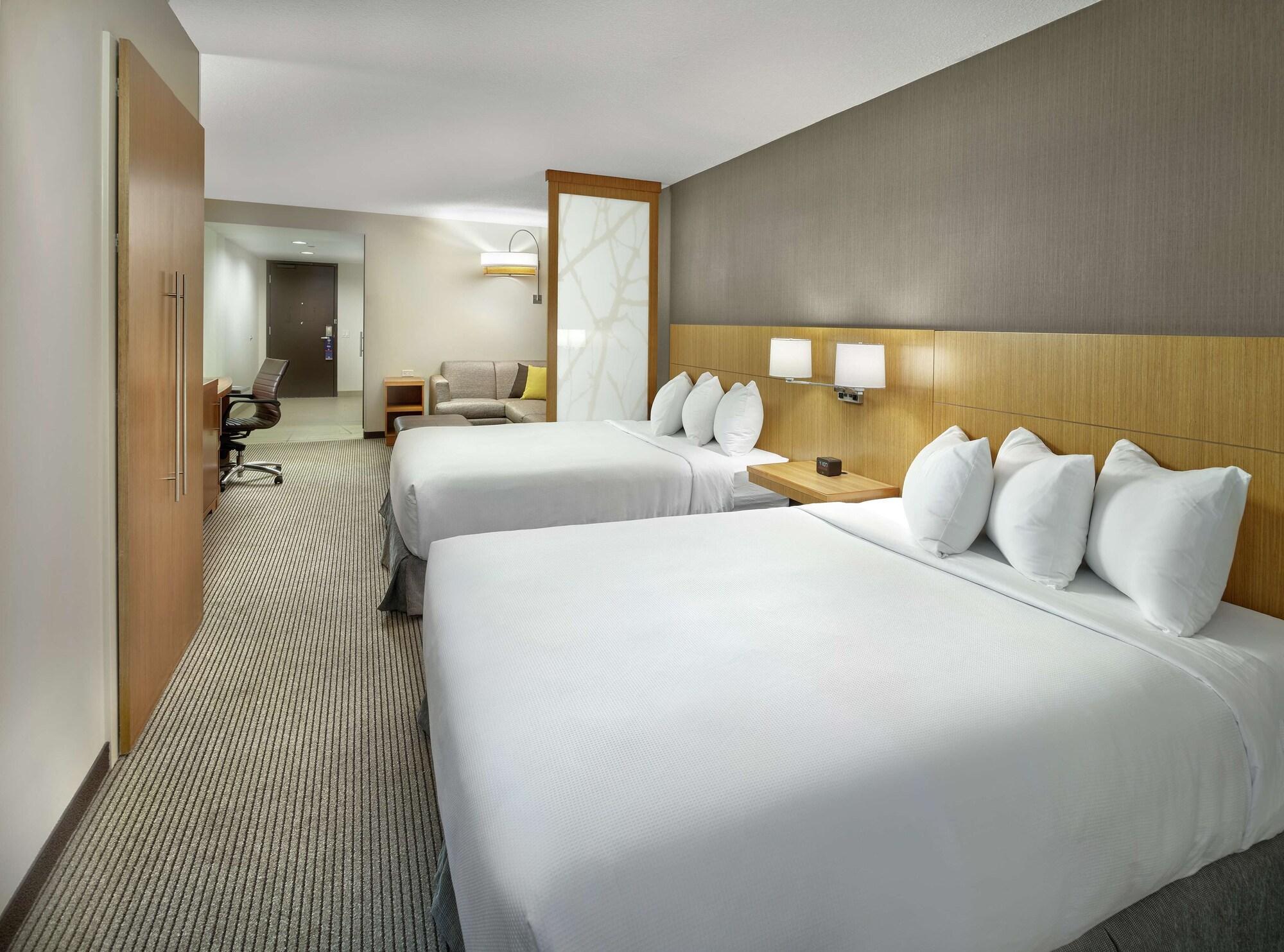 Doubletree By Hilton Edmonton Downtown Hotel Bagian luar foto