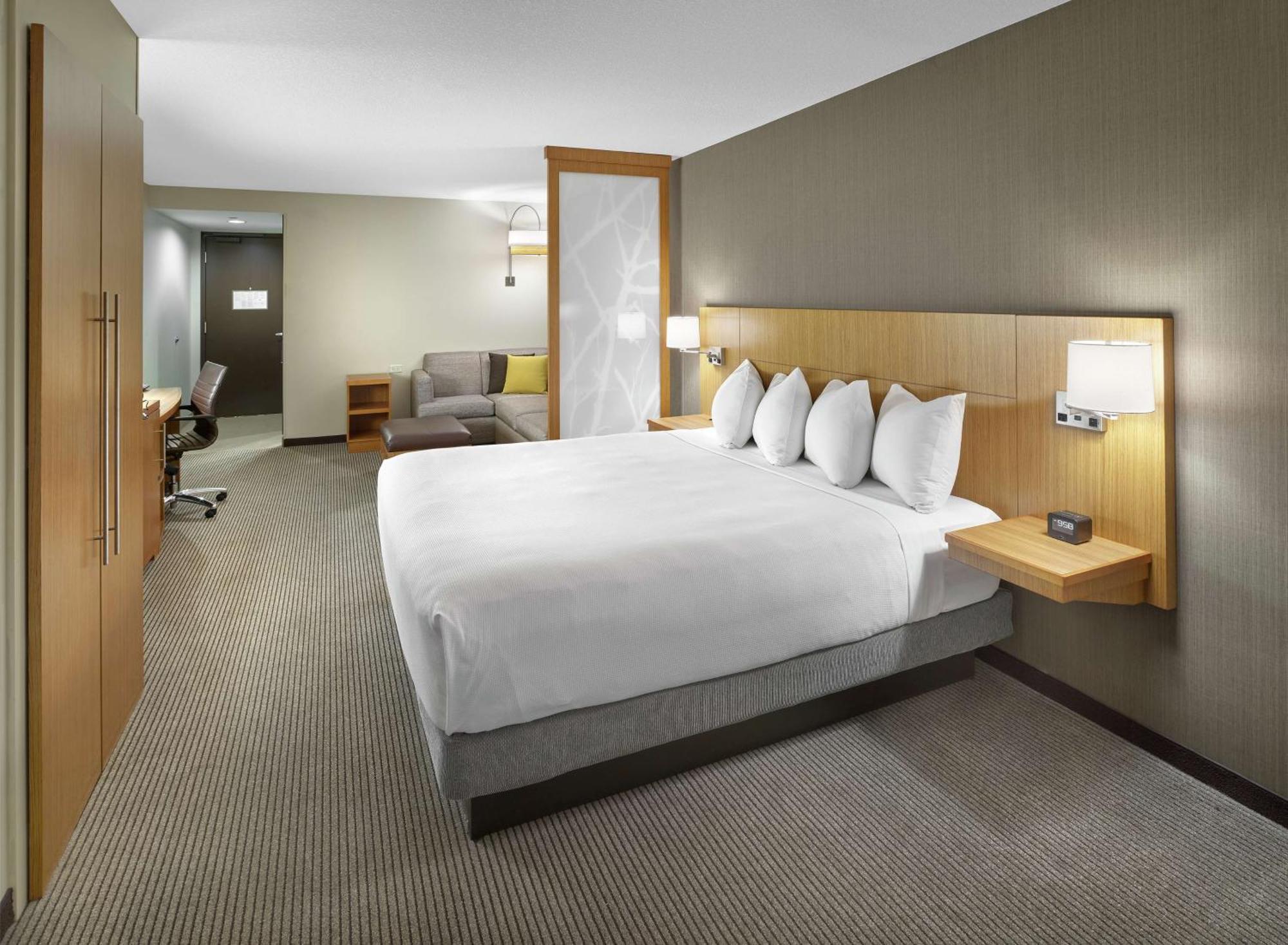 Doubletree By Hilton Edmonton Downtown Hotel Bagian luar foto