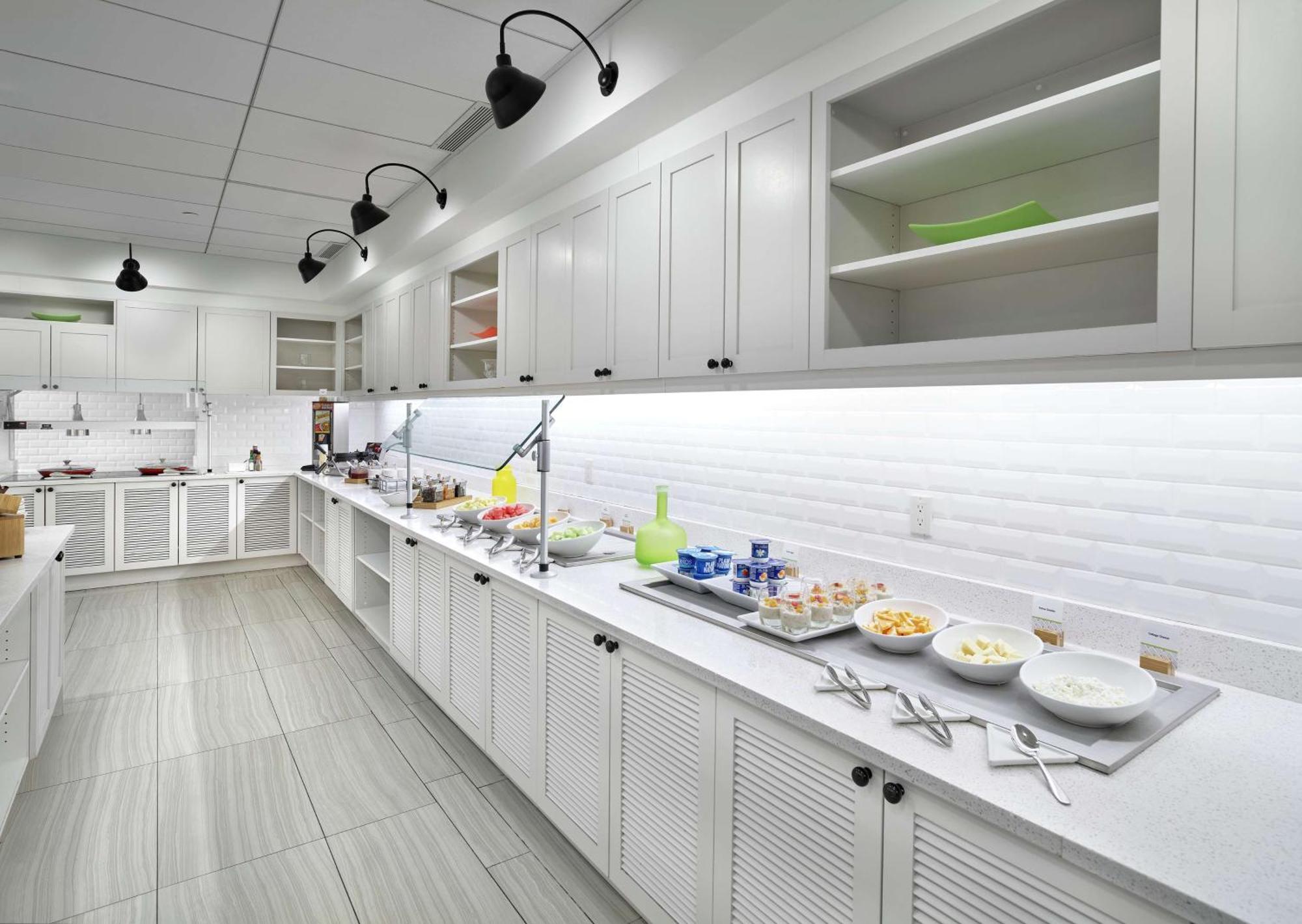 Doubletree By Hilton Edmonton Downtown Hotel Bagian luar foto