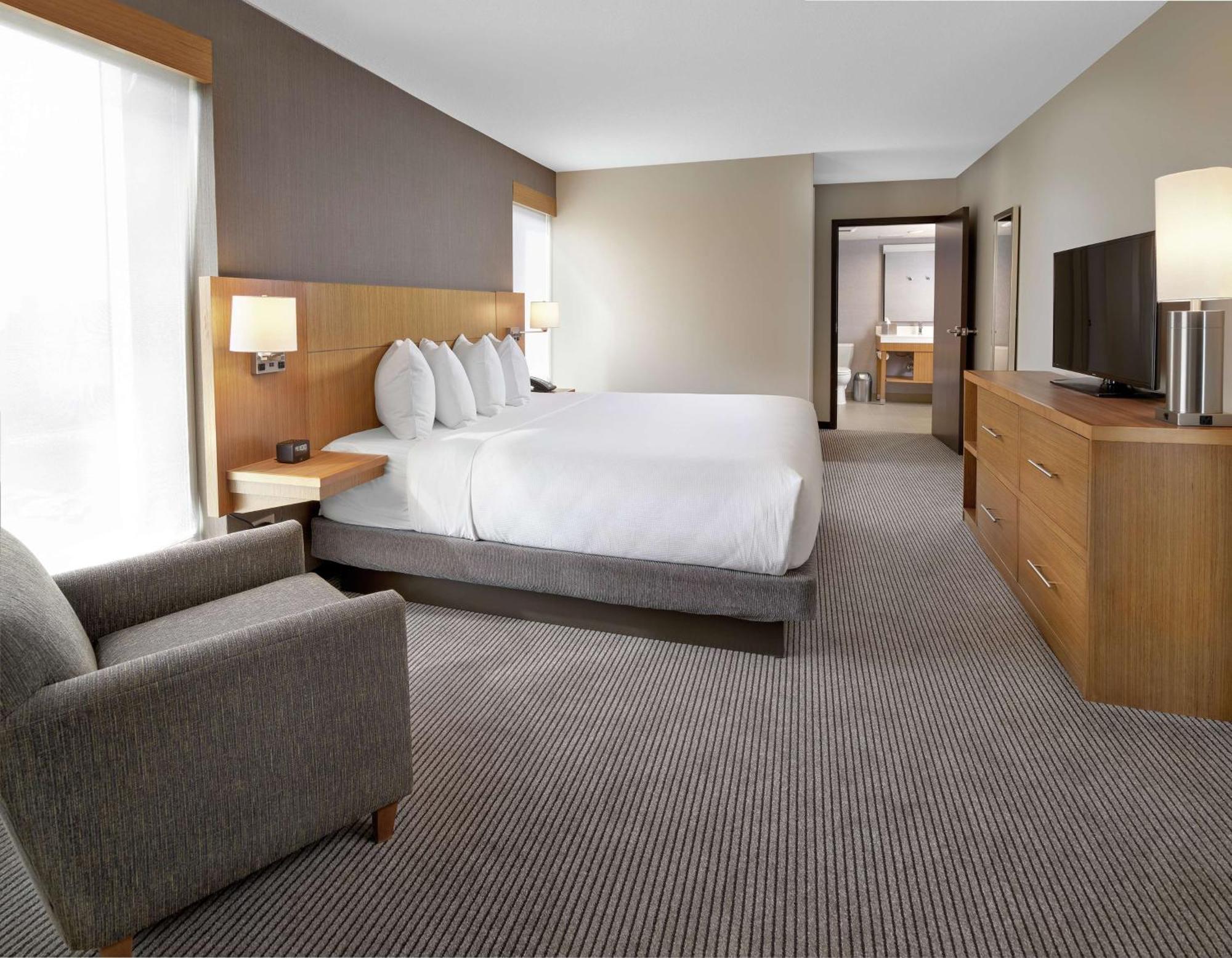 Doubletree By Hilton Edmonton Downtown Hotel Bagian luar foto