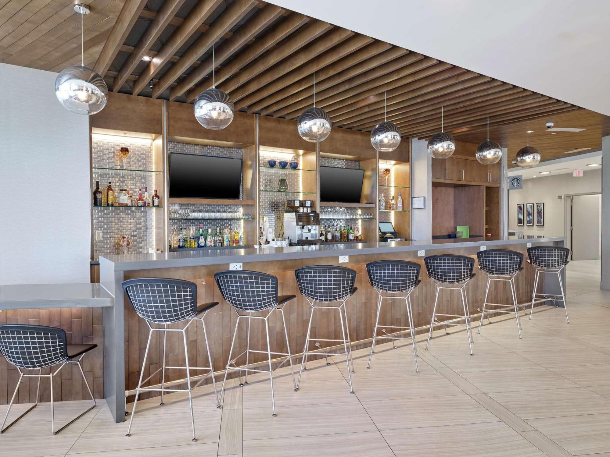Doubletree By Hilton Edmonton Downtown Hotel Bagian luar foto