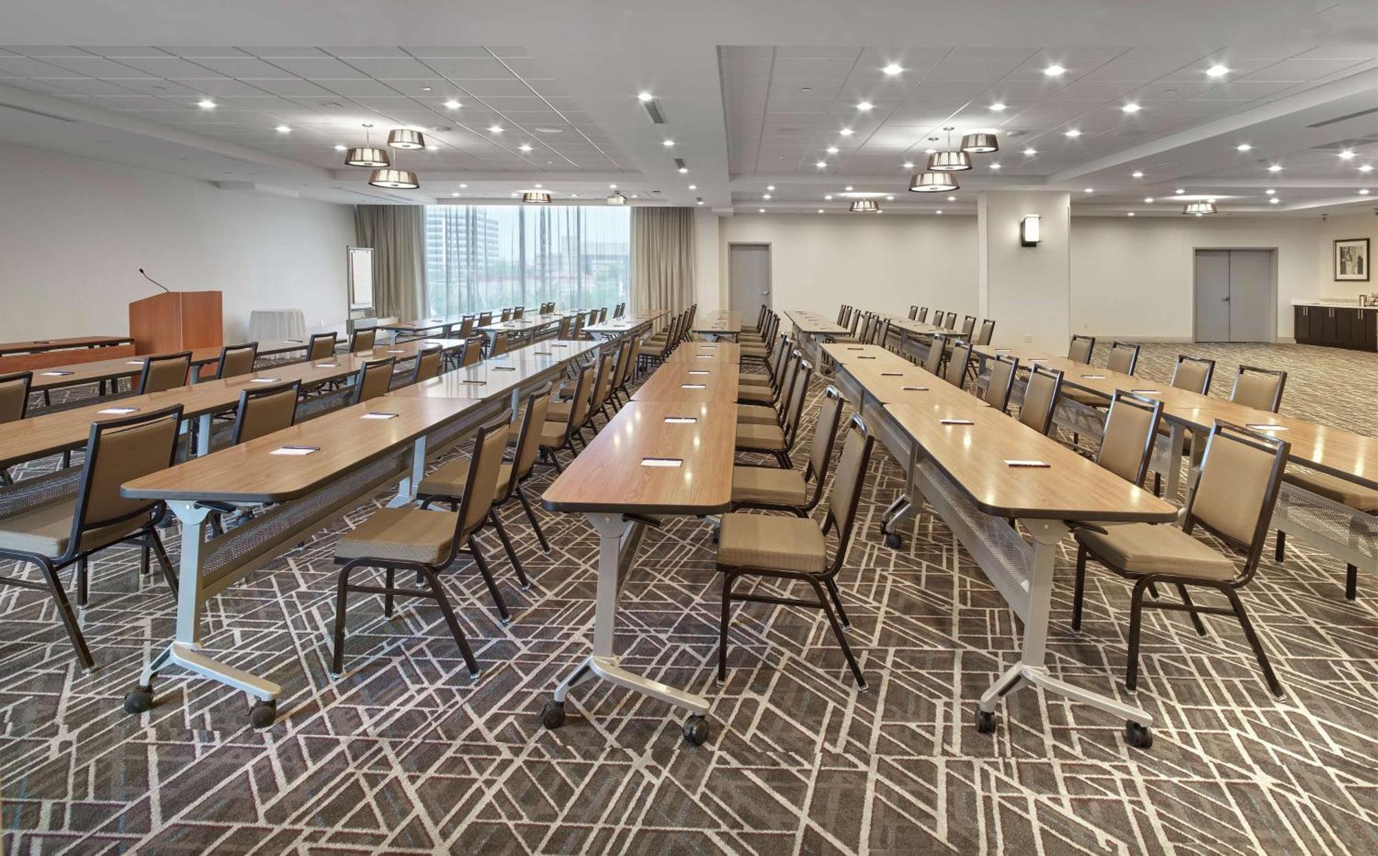 Doubletree By Hilton Edmonton Downtown Hotel Bagian luar foto