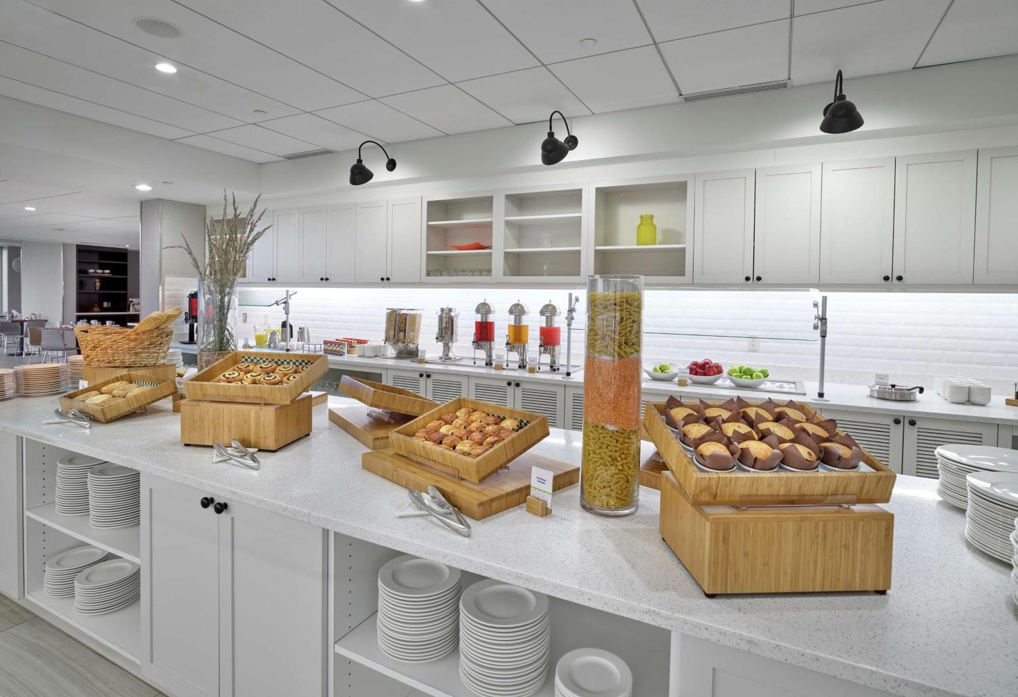 Doubletree By Hilton Edmonton Downtown Hotel Bagian luar foto