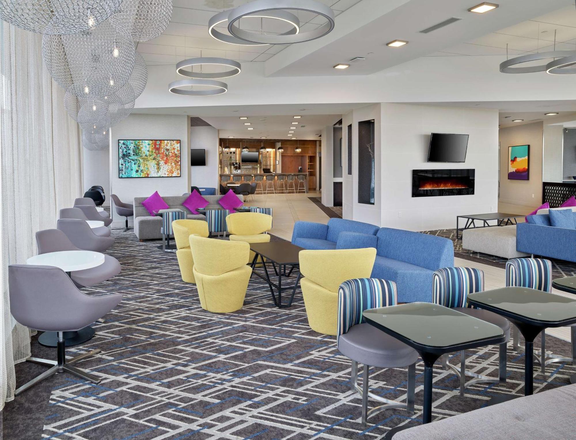 Doubletree By Hilton Edmonton Downtown Hotel Bagian luar foto