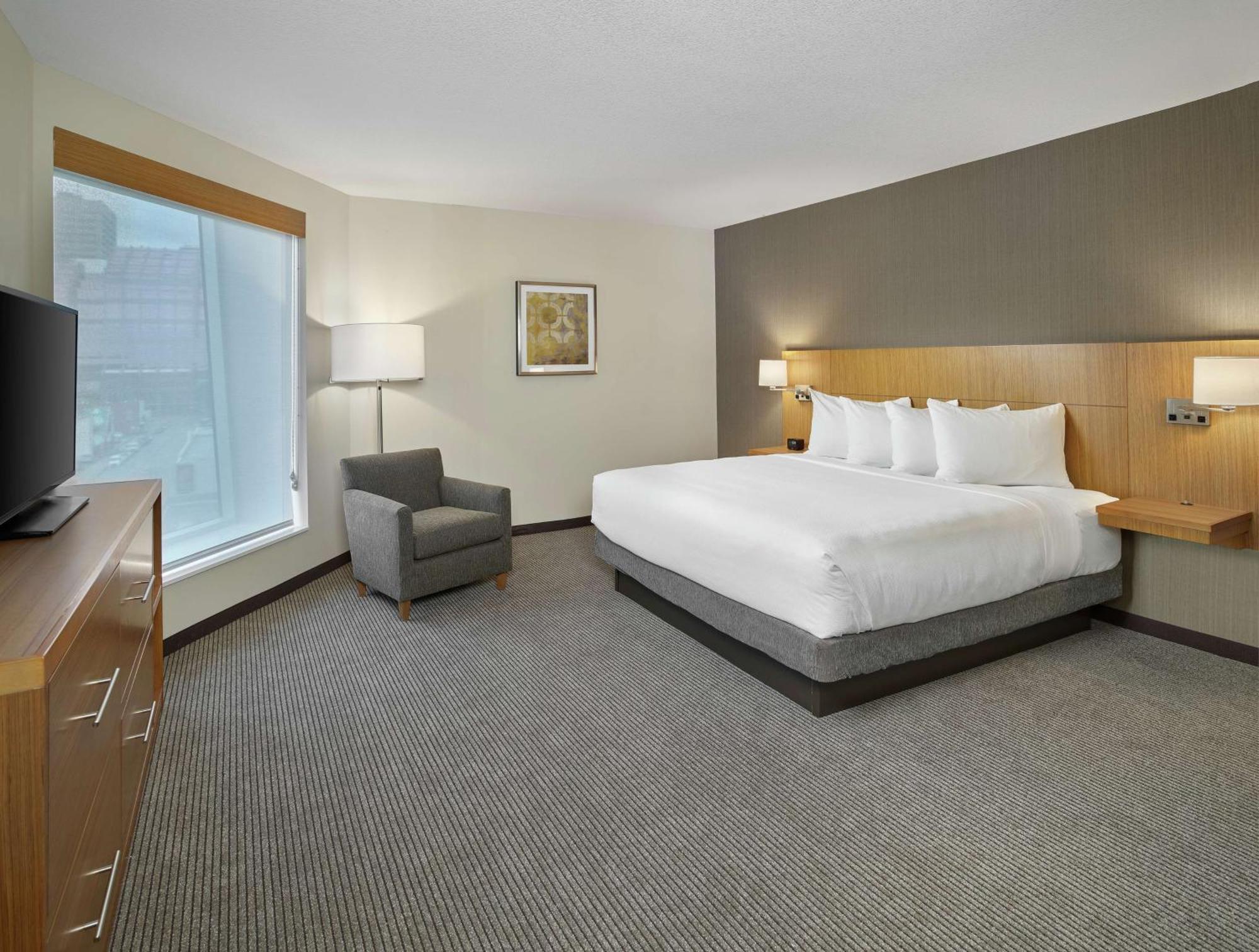 Doubletree By Hilton Edmonton Downtown Hotel Bagian luar foto
