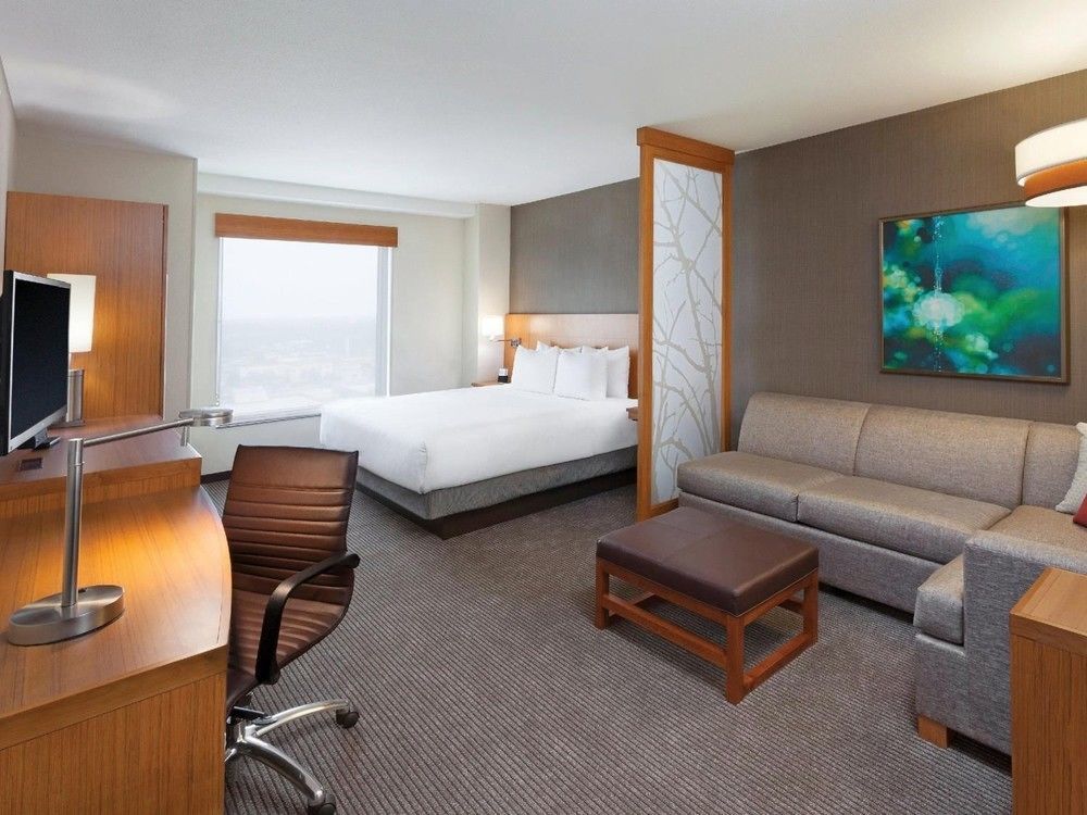 Doubletree By Hilton Edmonton Downtown Hotel Bagian luar foto